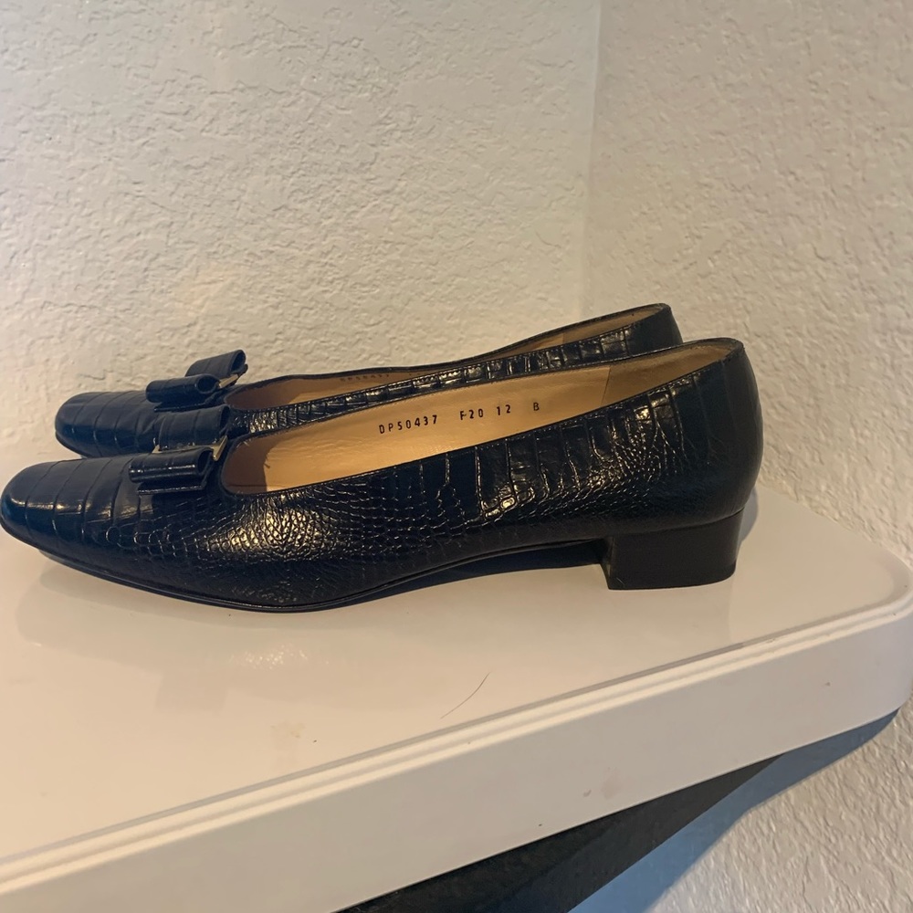 Ferragamo women’s vara bow shoe size 12